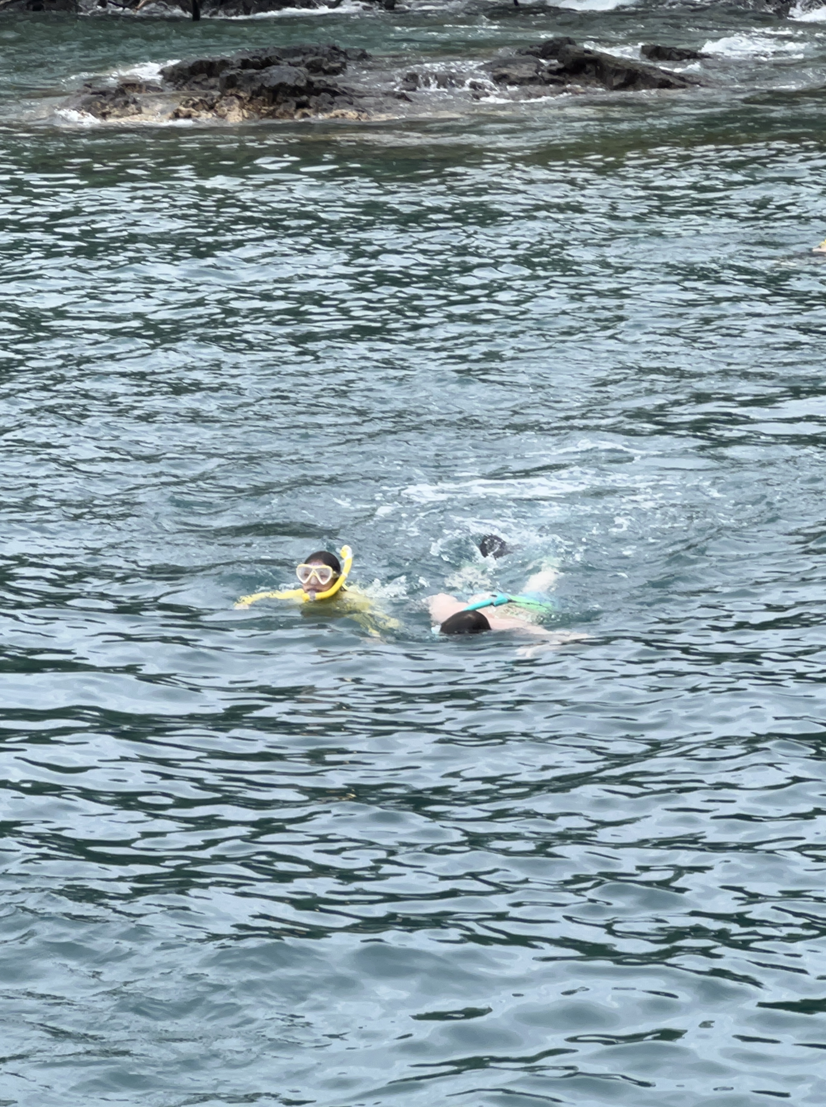 스노쿨 수영중인 부녀